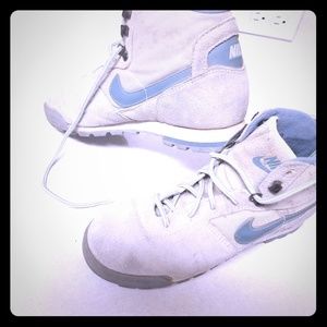 Nike vintage boots size 8